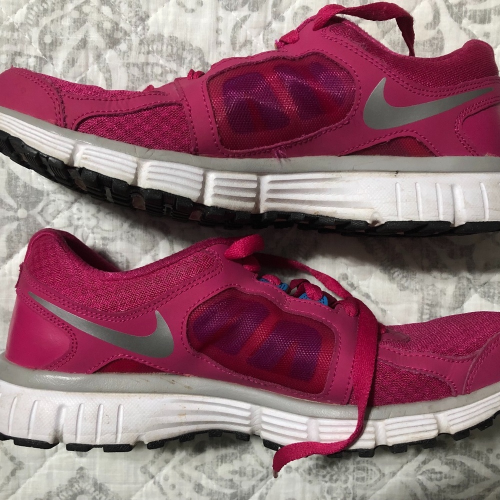 Nike Tennis Shoes